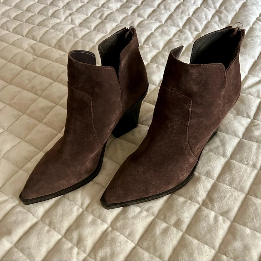 Vince Camuto Gwelona Dark Brown Booties - Picture 5 of 9